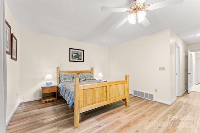 bedroom featuring light wood-style floors, baseboards, and ceiling fan