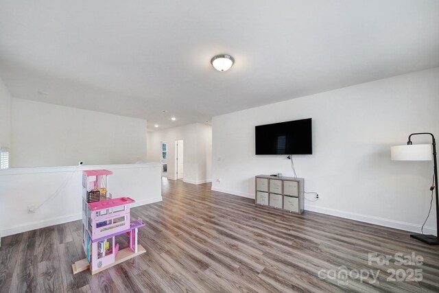 13222 Fiore Pl, Huntersville, NC 28078 - recreation room with wood finished floors, baseboards, and recessed lighting