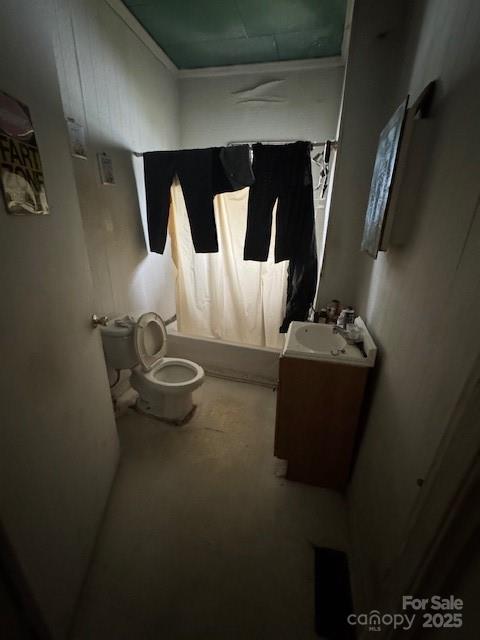 618 Douglas St, Shelby, NC 28150 - full bathroom featuring toilet, vanity, and shower / bath combination with curtain