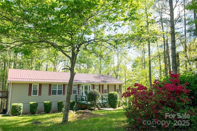 120 Powderhorn Dr, Burnsville, NC 28714 - ranch-style home featuring metal roof, a front yard, and a standing seam roof