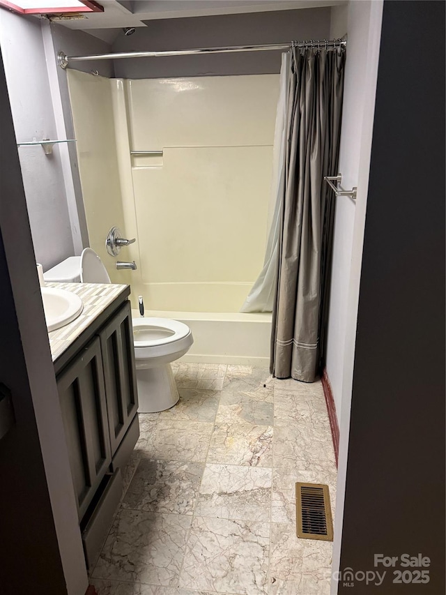 full bath featuring shower / bath combo with shower curtain, toilet, and vanity