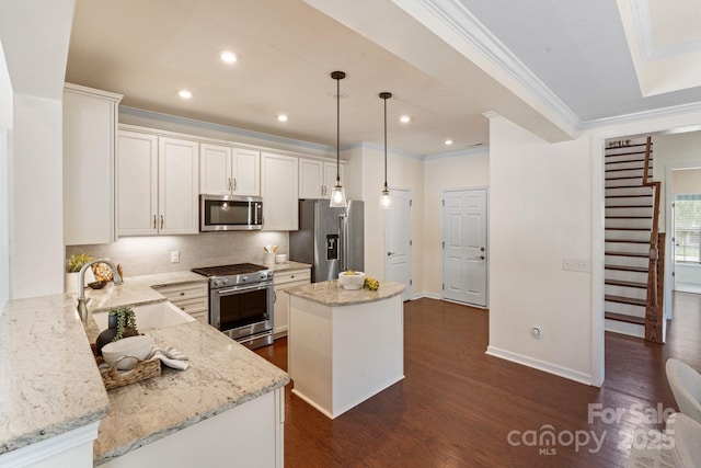 4028 Woodsmill Rd, Fort Mill, SC 29707 - kitchen featuring appliances with stainless steel finishes, a sink, a center island, crown molding, and tasteful backsplash