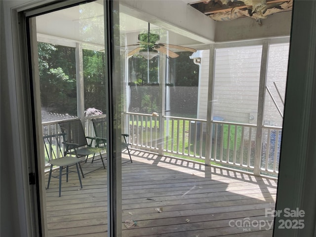 sunroom featuring a ceiling fan