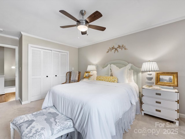 bedroom featuring light colored carpet, a closet, crown molding, baseboards, and a ceiling fan