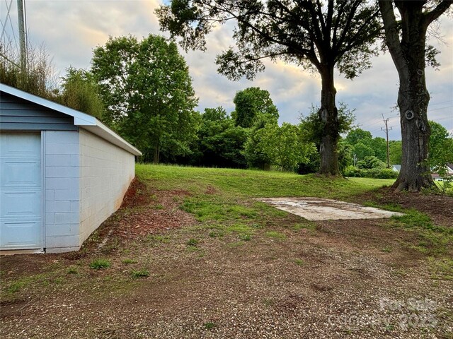 85 Archer St, Granite Falls, NC 28630 - view of yard featuring an outbuilding