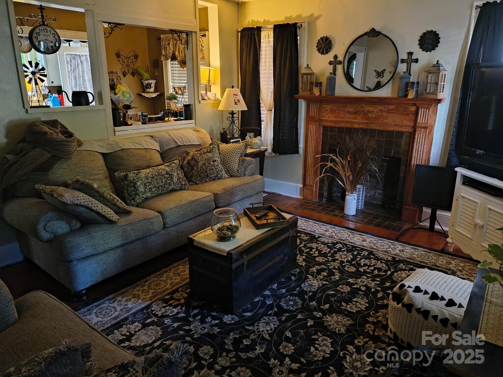living area with a fireplace and baseboards