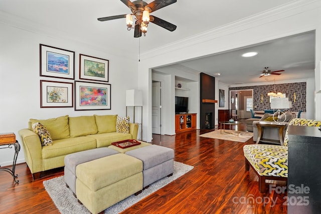 43041 Mimosa Ct, Fort Mill, SC 29707 - living room featuring a ceiling fan, crown molding, dark wood-style flooring, recessed lighting, and baseboards