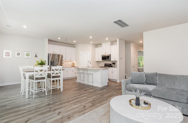 941 Rachel Anne Dr, Belmont, NC 28012 - living area featuring light wood-type flooring, recessed lighting, and baseboards