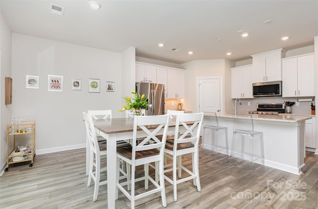 941 Rachel Anne Dr, Belmont, NC 28012 - dining space featuring light wood-style flooring, recessed lighting, and baseboards
