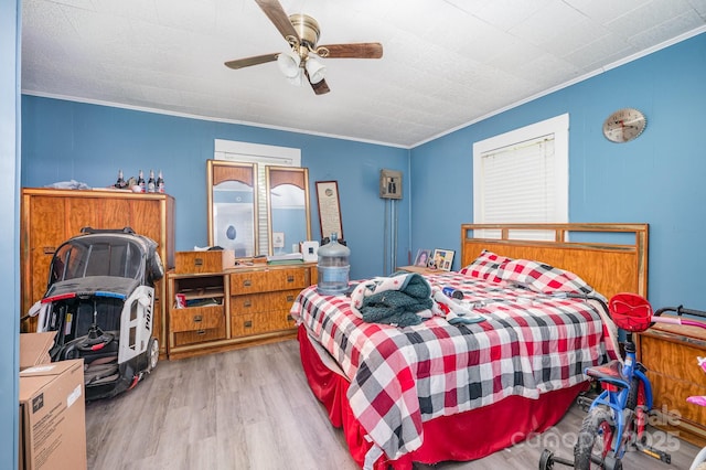bedroom featuring crown molding, wood finished floors, a wall unit AC, and a ceiling fan