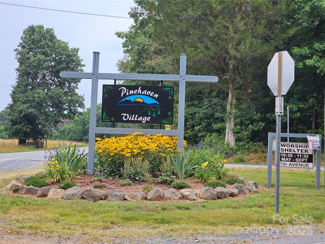 view of community / neighborhood sign