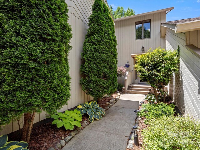 118 Cloverleaf Ln, Asheville, NC 28803 - view of property entrance