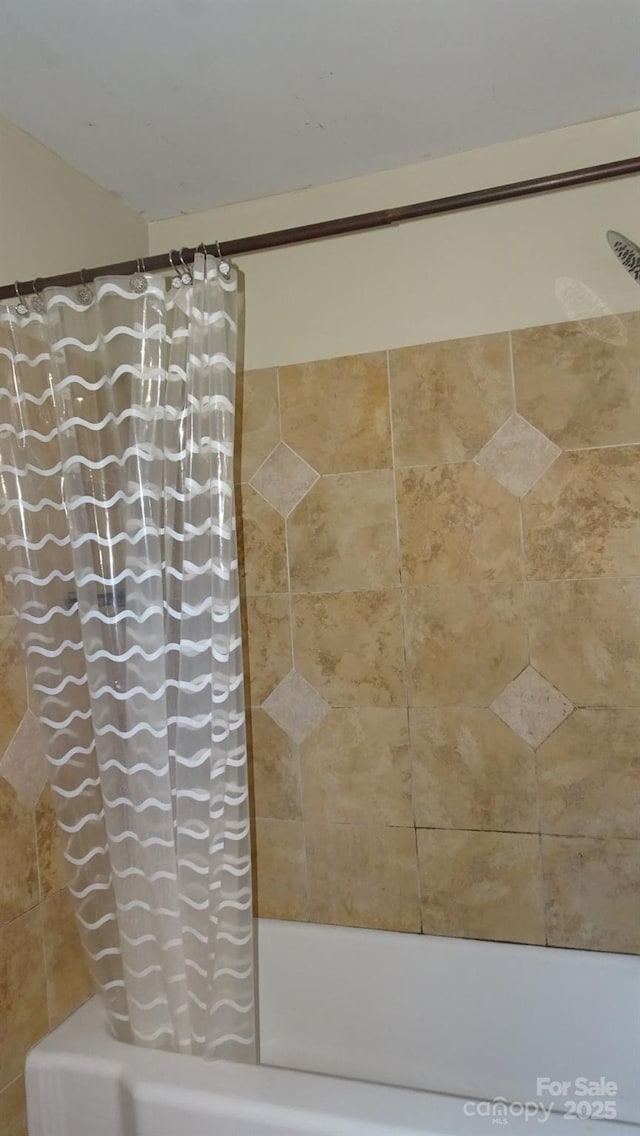 bathroom with shower / tub combo