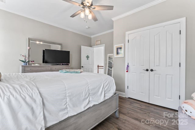 1016 Spanish Moss Rd, Indian Trail, NC 28079 - bedroom with wood finished floors, ornamental molding, a ceiling fan, and a closet