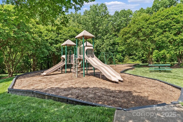 176 Pleasant Grove Ln, Mooresville, NC 28115 - community play area with a lawn