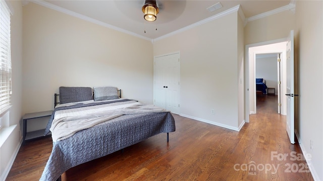 14615 Bridle Trace Ln, Pineville, NC 28134 - bedroom with wood finished floors, ornamental molding, baseboards, and a ceiling fan