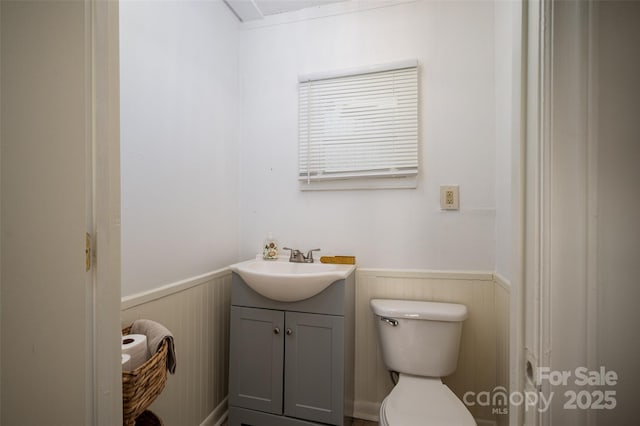 1575 Lewis Farm Rd, Kings Mountain, NC 28086 - half bath featuring a wainscoted wall, vanity, and toilet