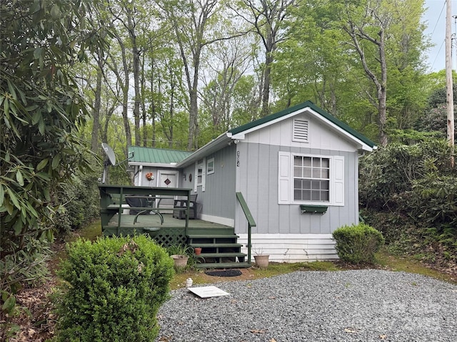 184 Fair Park Dr, Blowing Rock, NC 28605 - view of front of property featuring a deck and metal roof