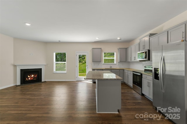 383 Ridgeview Ln, Mars Hill, NC 28754 - kitchen featuring stainless steel appliances, gray cabinets, a sink, plenty of natural light, and recessed lighting