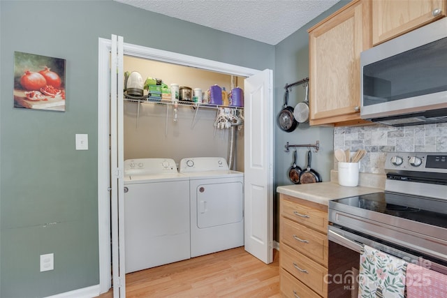2023 E Park Dr, Lancaster, SC 29720 - laundry area with washer and clothes dryer, light wood-style flooring, and a textured ceiling