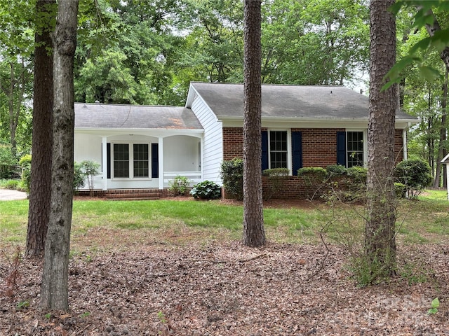 7212 Bradley Ct, Charlotte, NC 28227 - single story home featuring brick siding and roof with shingles