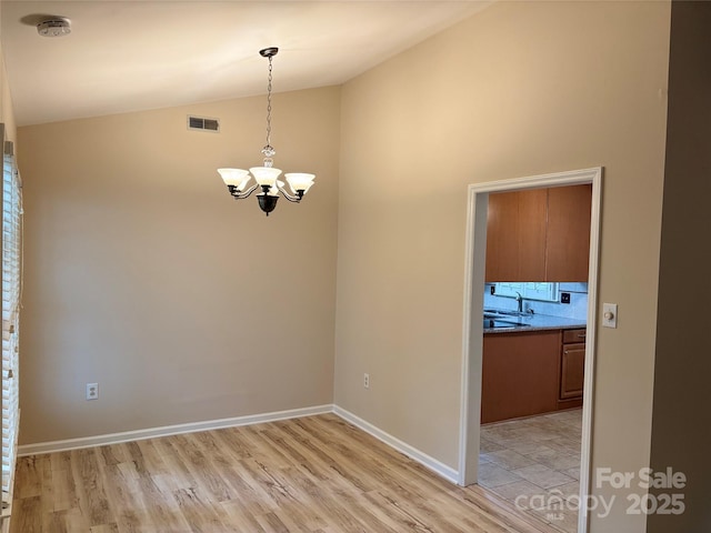 7212 Bradley Ct, Charlotte, NC 28227 - unfurnished room featuring light wood-style flooring, a chandelier, baseboards, a sink, and a smoke detector