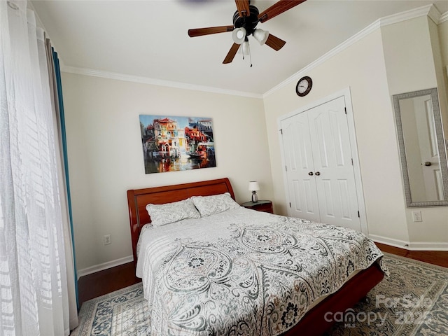 16012 Caranna Ct, Charlotte, NC 28277 - bedroom featuring wood finished floors, crown molding, baseboards, a closet, and a ceiling fan
