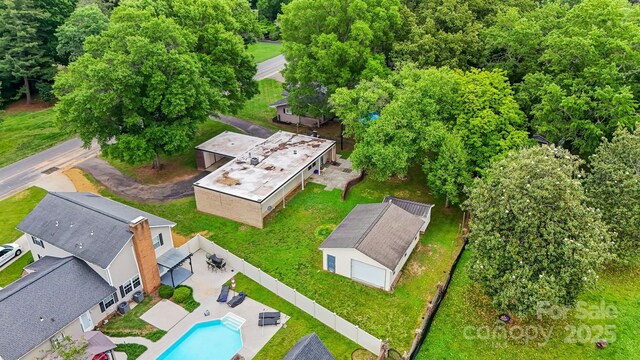 467 16th Ave NW, Hickory, NC 28601 - bird's eye view of a pool