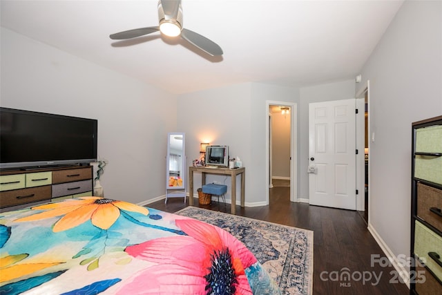 9239 N Vicksburg Park Ct, Charlotte, NC 28210 - bedroom with wood finished floors, baseboards, and a ceiling fan
