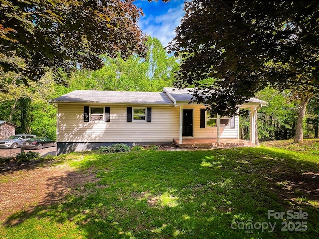 99 Boone St, Spruce Pine, NC 28777 - single story home featuring a front lawn and covered porch