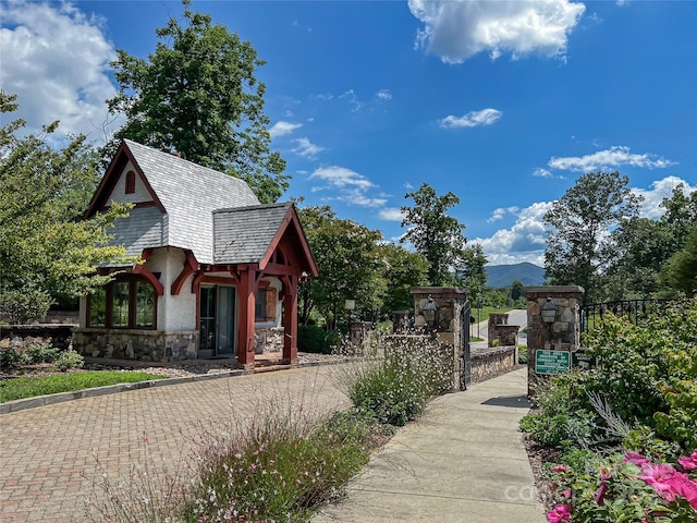63 Chantilly Dr, Asheville, NC 28804 - surrounding community with a mountain view