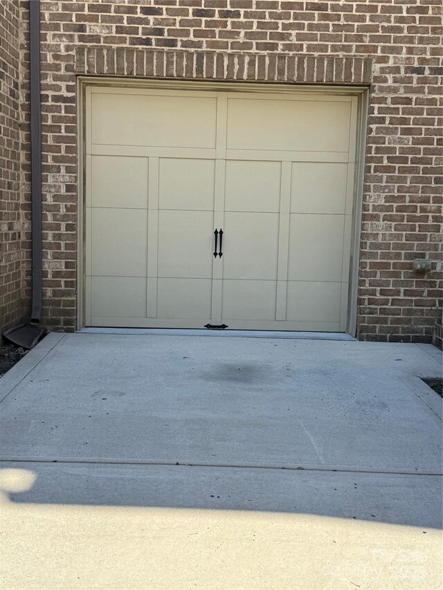 243 Lincoln St, Charlotte, NC 28203 - garage with driveway