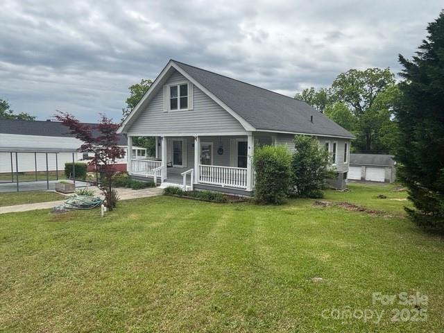 103 Duke St, Great Falls, SC 29055 - bungalow-style home with a porch and a front yard