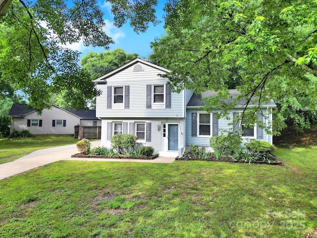 8514 Timber Crest Cir, Charlotte, NC 28226 - split level home featuring a front yard