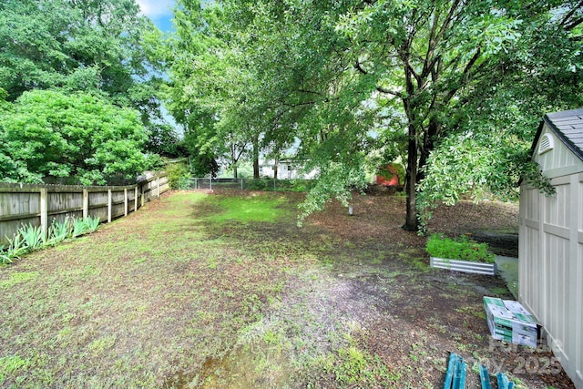 8514 Timber Crest Cir, Charlotte, NC 28226 - view of yard with fence