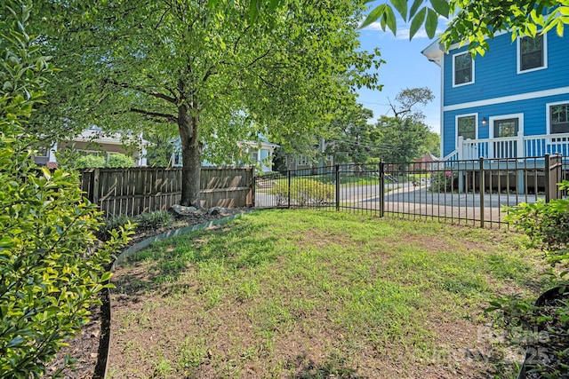 331 Solomon St, Charlotte, NC 28216 - view of yard featuring a deck