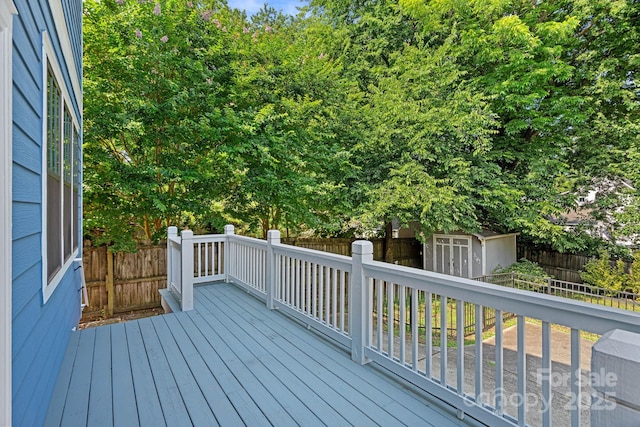 331 Solomon St, Charlotte, NC 28216 - deck with a fenced backyard
