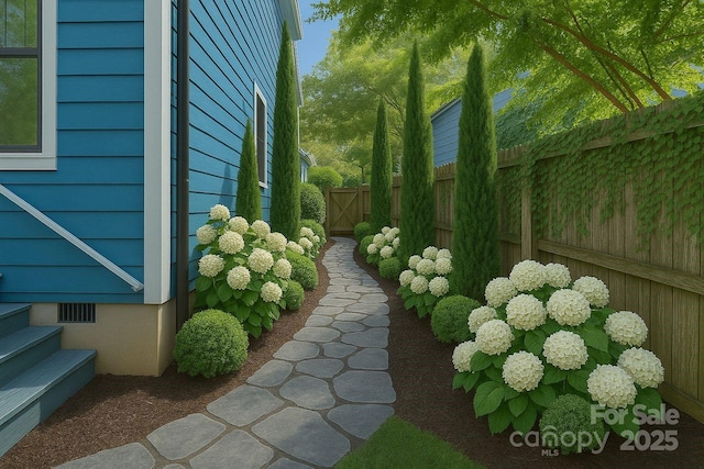 331 Solomon St, Charlotte, NC 28216 - view of yard with entry steps