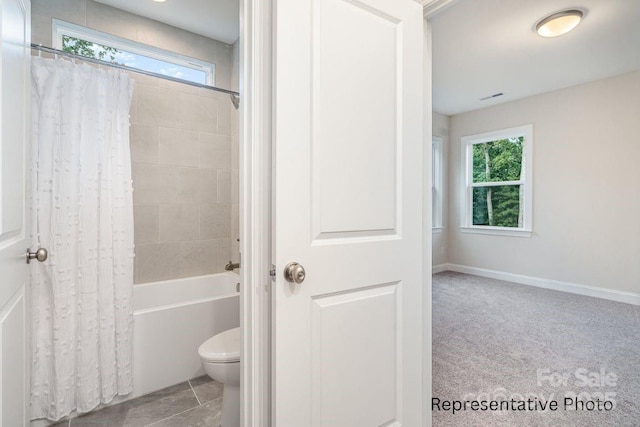 full bath featuring plenty of natural light, toilet, and shower / tub combo with curtain