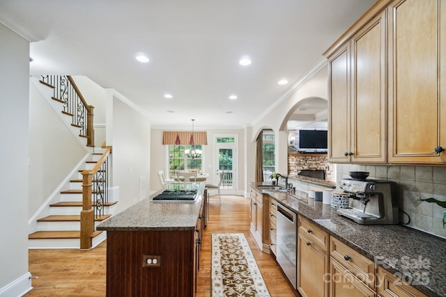 6795 Montgomery Rd, Lake Wylie, SC 29710 - kitchen with stainless steel appliances, light wood-type flooring, a sink, ornamental molding, and arched walkways