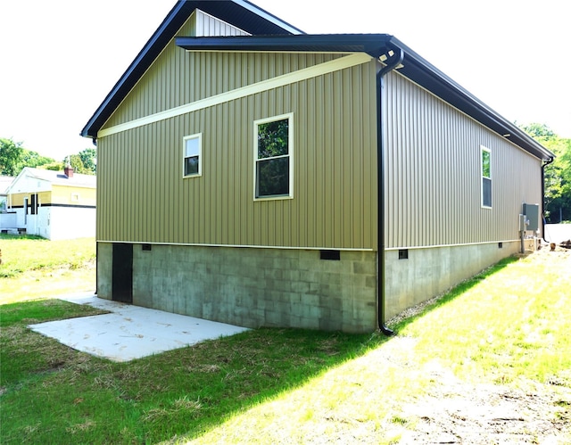 view of side of property with crawl space and a yard