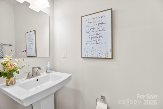 3748 Ellington St, Charlotte, NC 28211 - bathroom with a sink