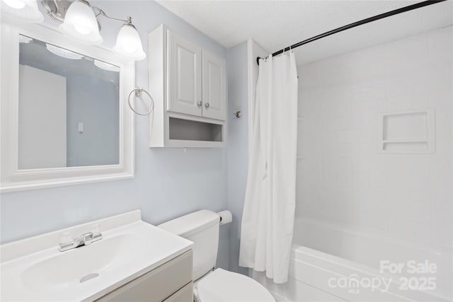 485 Lincoln St, Cramerton, NC 28032 - full bath with toilet, vanity, shower / bath combo with shower curtain, and a textured ceiling