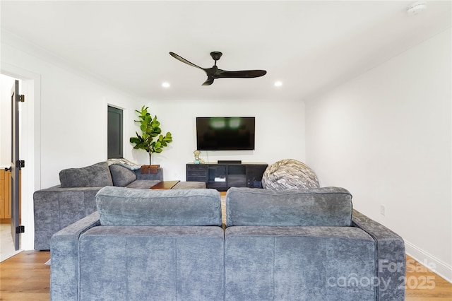 19946 River Falls Dr, Davidson, NC 28036 - living area featuring a ceiling fan, light wood finished floors, and recessed lighting