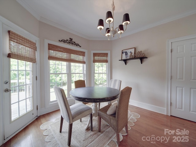 1508 Avalon Oaks Ct, Dallas, NC 28034 - dining area featuring plenty of natural light, a chandelier, crown molding, light wood-type flooring, and baseboards