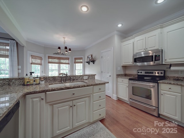 1508 Avalon Oaks Ct, Dallas, NC 28034 - kitchen featuring appliances with stainless steel finishes, a chandelier, plenty of natural light, a sink, and ornamental molding
