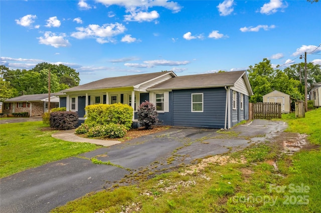 211 Ridgecrest St, Kannapolis, NC 28081 - ranch-style house featuring a front lawn