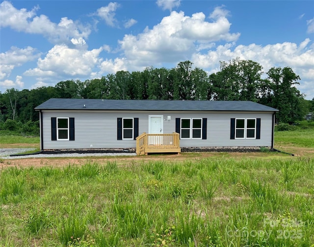 manufactured / mobile home featuring crawl space