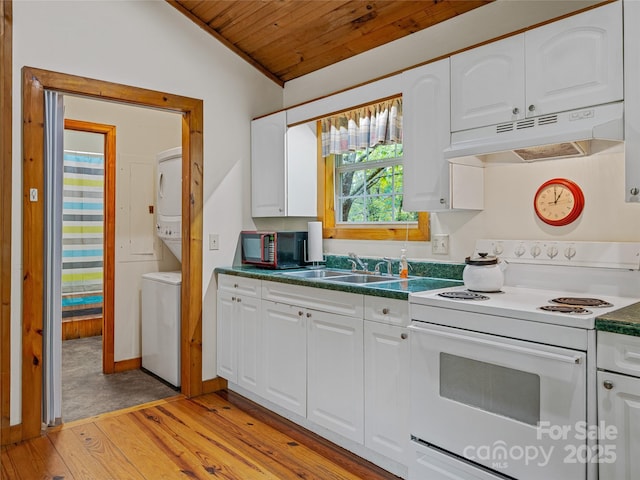 kitchen with under cabinet range hood, electric range, a sink, estacked washer and dryer, and wooden ceiling