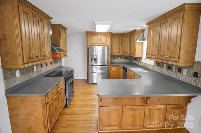 814 Settlers Dr, Cherryville, NC 28021 - kitchen with appliances with stainless steel finishes, a sink, light wood-type flooring, and brown cabinetry